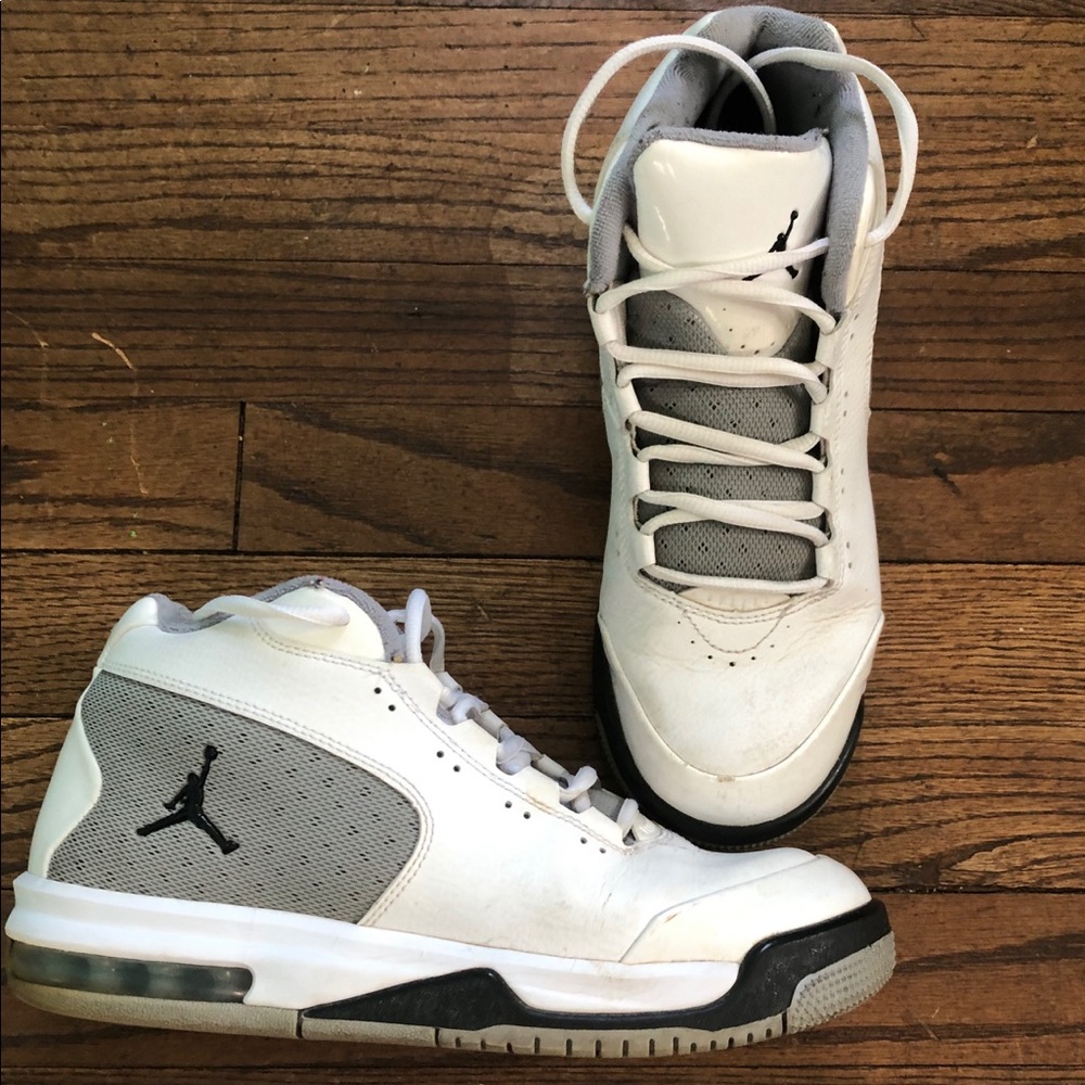 Boys Nike Jumpman sneakers size 6